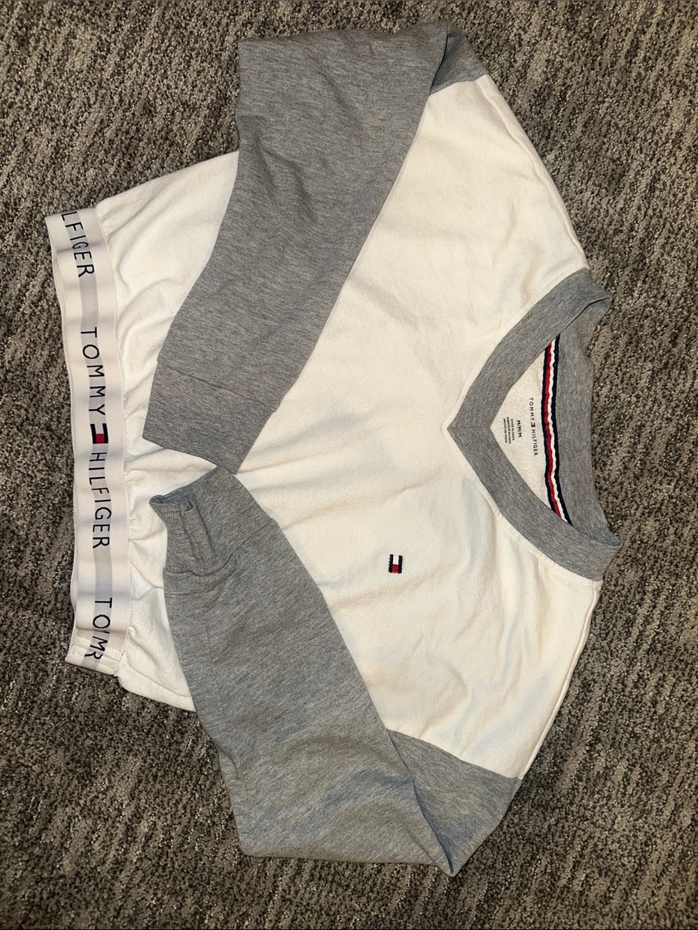 Tommy Hilfiger Women's Cropped V-Neck Long Sleeve Sweatshirt